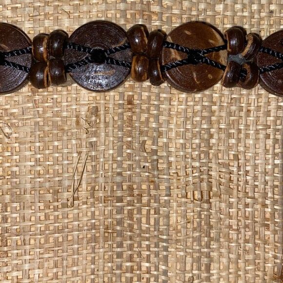 Rattan Woven Handbag With Coconut Shell Beads and Carved Wooden Handles Medium S - Picture 4 of 7